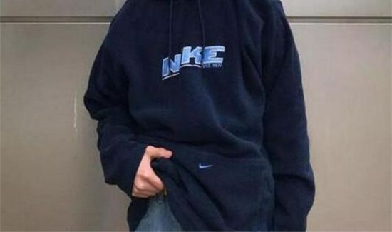 衣服头发渣子如何清理
