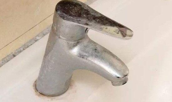 白醋去水龙头水垢