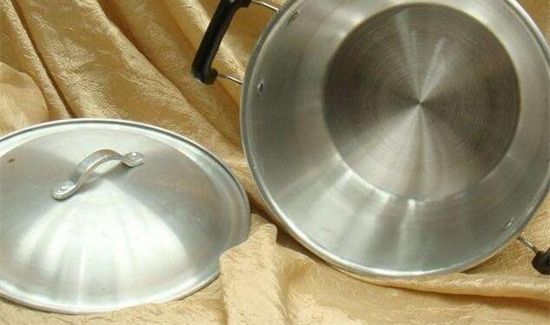 铝锅上的油垢怎么去除
