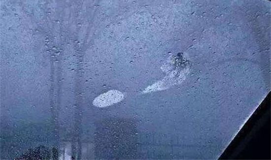 玻璃起水雾怎么处理