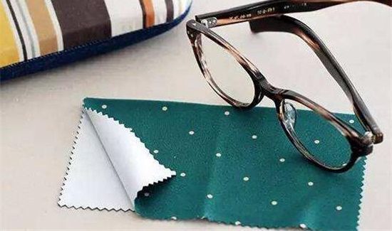 擦眼镜的布能洗吗