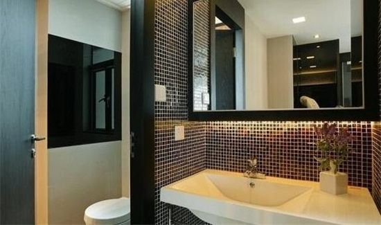 卫生间的镜子上怎样避免水雾