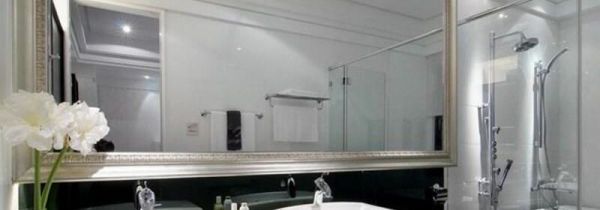 卫生间的镜子上怎样避免水雾