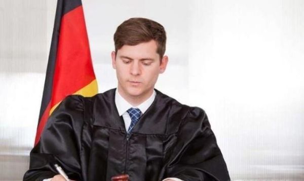 律师在法庭上需要遵守什么