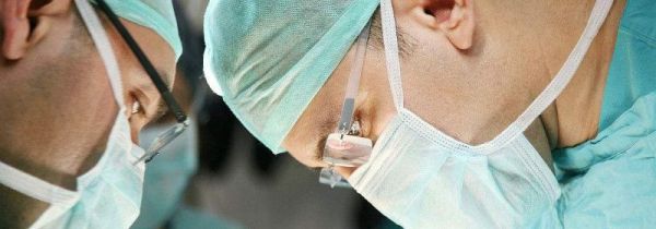 医生带口罩眼镜不起雾