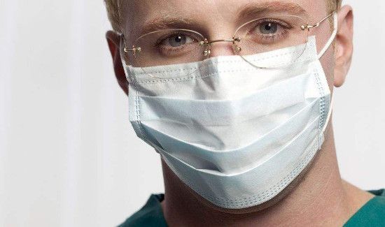 医生带口罩眼镜不起雾