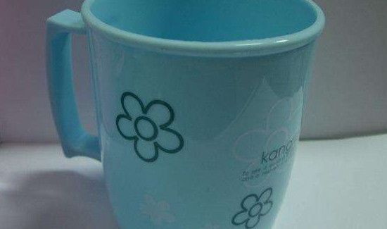 新买的塑料杯子怎么处理才能喝水