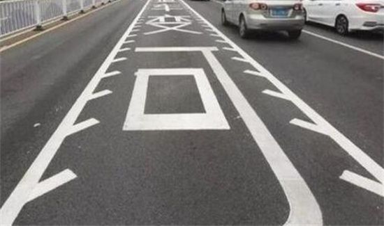 高速锯齿线能变道吗