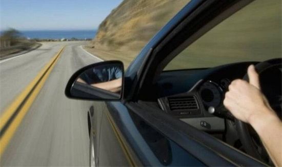 高速上可以开车窗吗