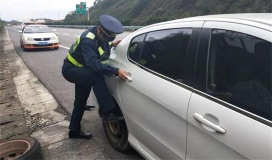 高速上可以换备胎吗