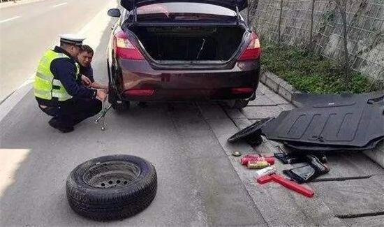 高速上可以换备胎吗