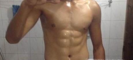 为什么有的人六块腹肌，有的人八块腹肌呢？