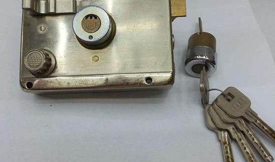 门锁生锈了打不开怎么办