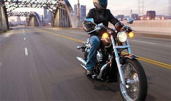 高速上可以骑摩托车吗