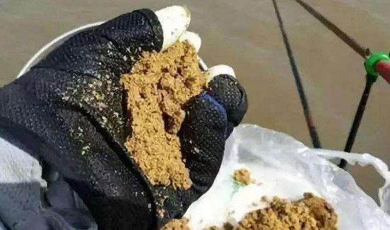 钓鲫鱼用什么打窝