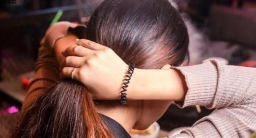 头发上的火锅味怎么去除？