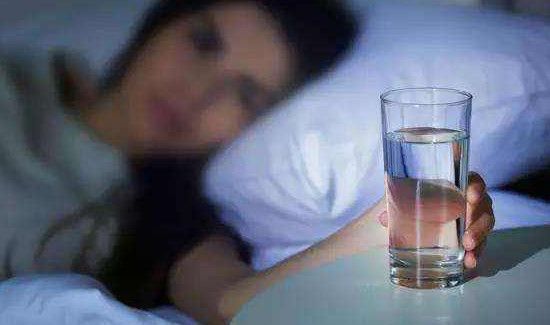 上夜班喝水的最佳时间