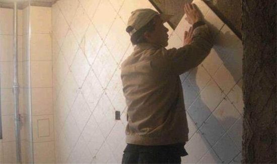 用什么贴瓷砖牢固