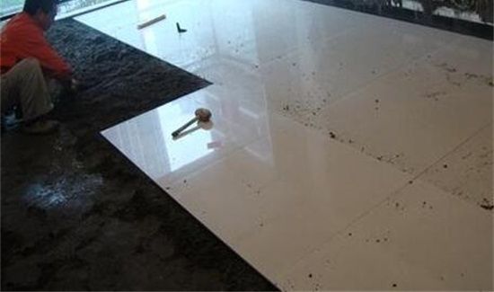 用什么贴瓷砖牢固