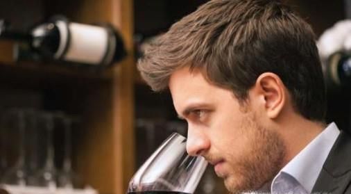 红酒怎样鉴别？