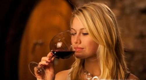 红酒怎样鉴别？