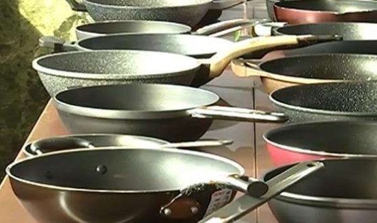 不粘锅涂层脱落还能用吗