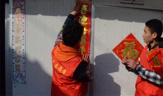 用什么贴对联不留痕迹