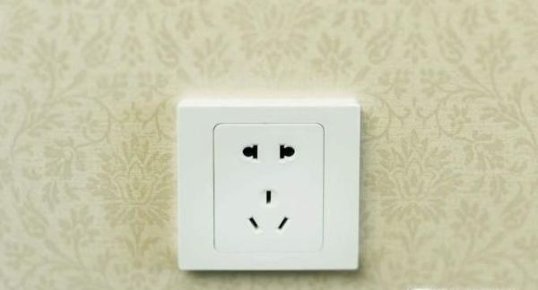 不是停电，可是家里没电是怎么回事，怎么解决。