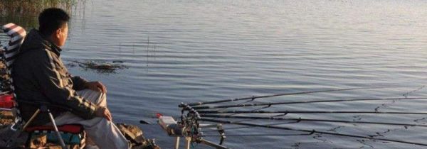 自然水域蚯蚓饵如何调钓