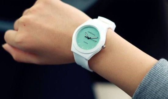 白色表带怎样预防发黄