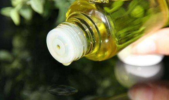 羽绒服上的水笔印怎么去除