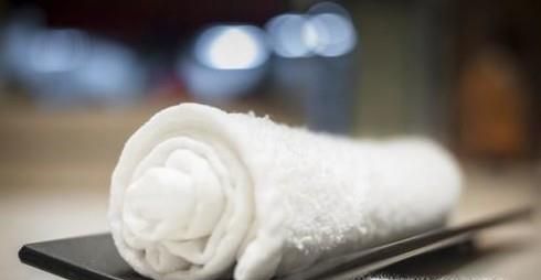 汽车玻璃风挡车贴怎么去掉