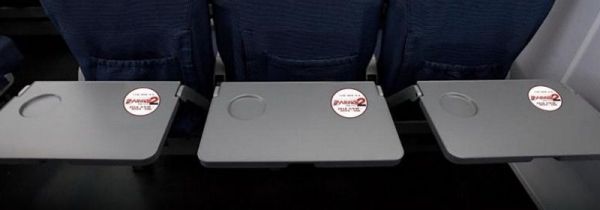 高铁上的桌子怎么使用