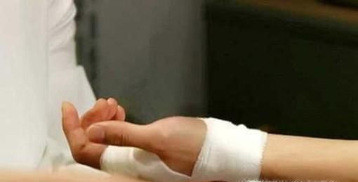 频繁换药不利于伤口愈合？