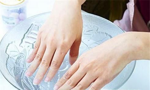 冬天手总是被冻肿生冻疮怎么办？