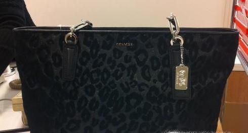 教你怎样辨别真假Coach寇驰真皮包包的方法