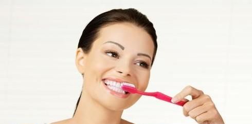 牙龈出血 刷牙的时候经常出血是怎么回事