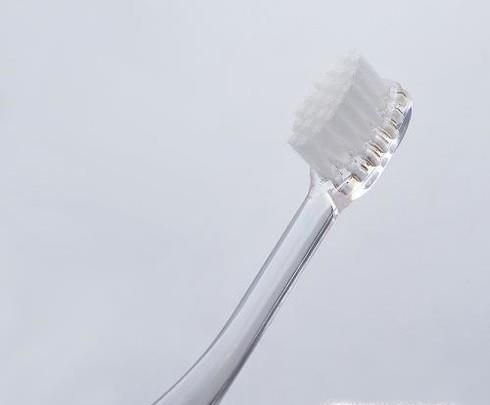 牙龈出血 刷牙的时候经常出血是怎么回事