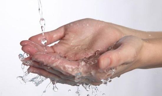 无水乙醇能用来洗手吗