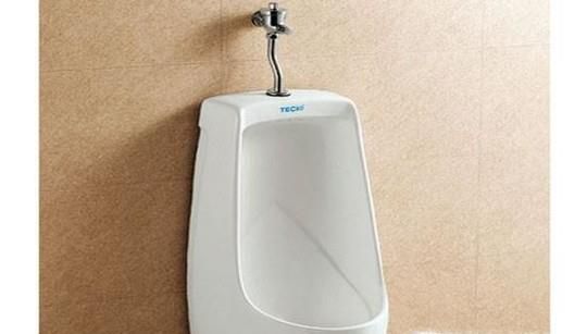 小便池自动感应冲水器怎样安装？