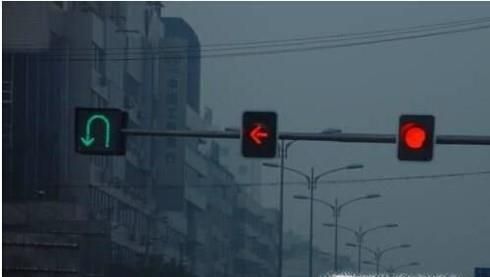 红绿灯扣如何掉头
