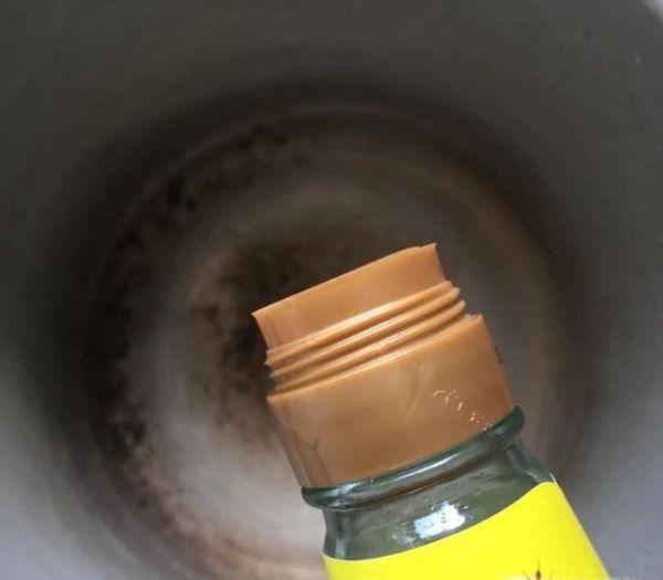 高压锅粘锅了如何清洗比较好？