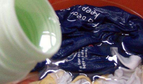 衣物消毒液可以和洗衣液一起用吗