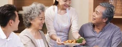 边吃饭边说话有哪些危害