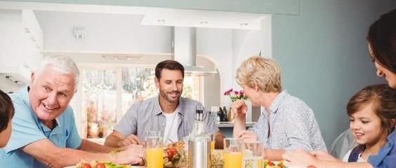 边吃饭边说话有哪些危害