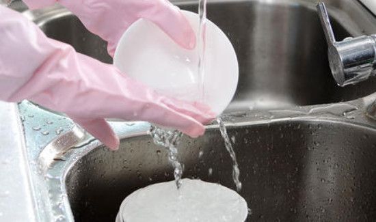 用火碱清洗餐具有毒么