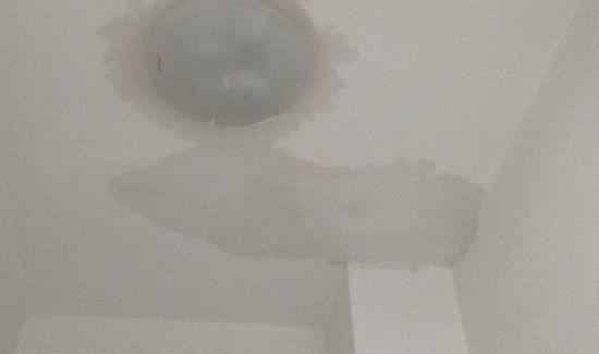 楼上邻居漏水不解决怎么办