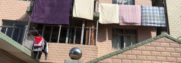 楼上晒被子有灰尘落下吗