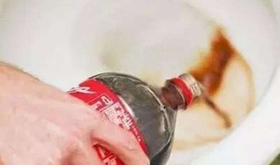 可乐加什么可以洗马桶