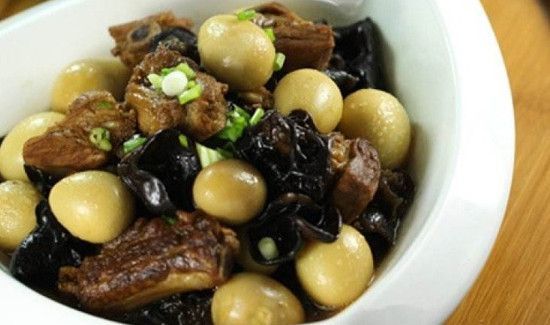 鹌鹑蛋和什么菜一起烧